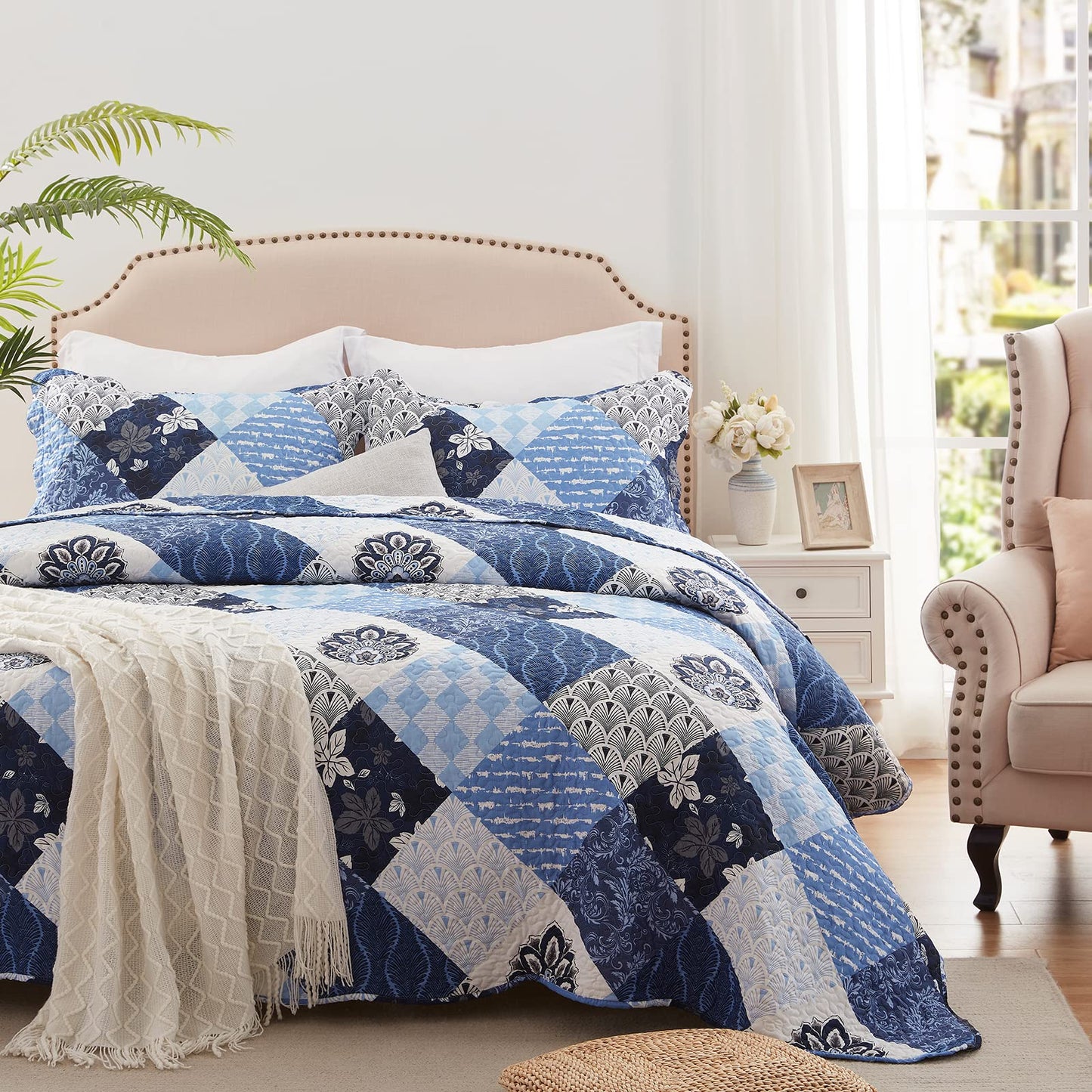 Blue Floral Lattice Stitching 3 Pieces Quilt Set with 2 Pillowcases