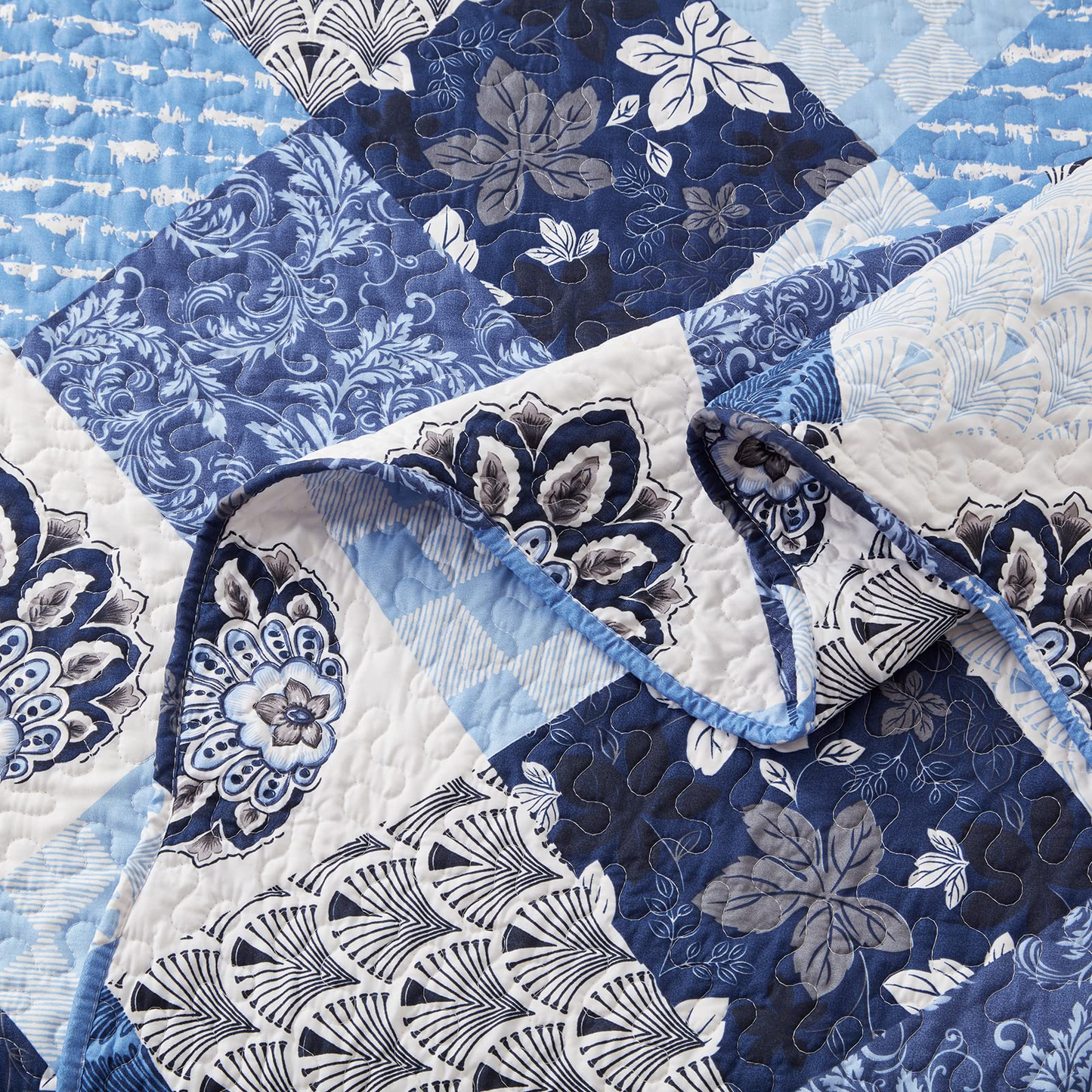 Blue Floral Lattice Stitching 3 Pieces Quilt Set with 2 Pillowcases