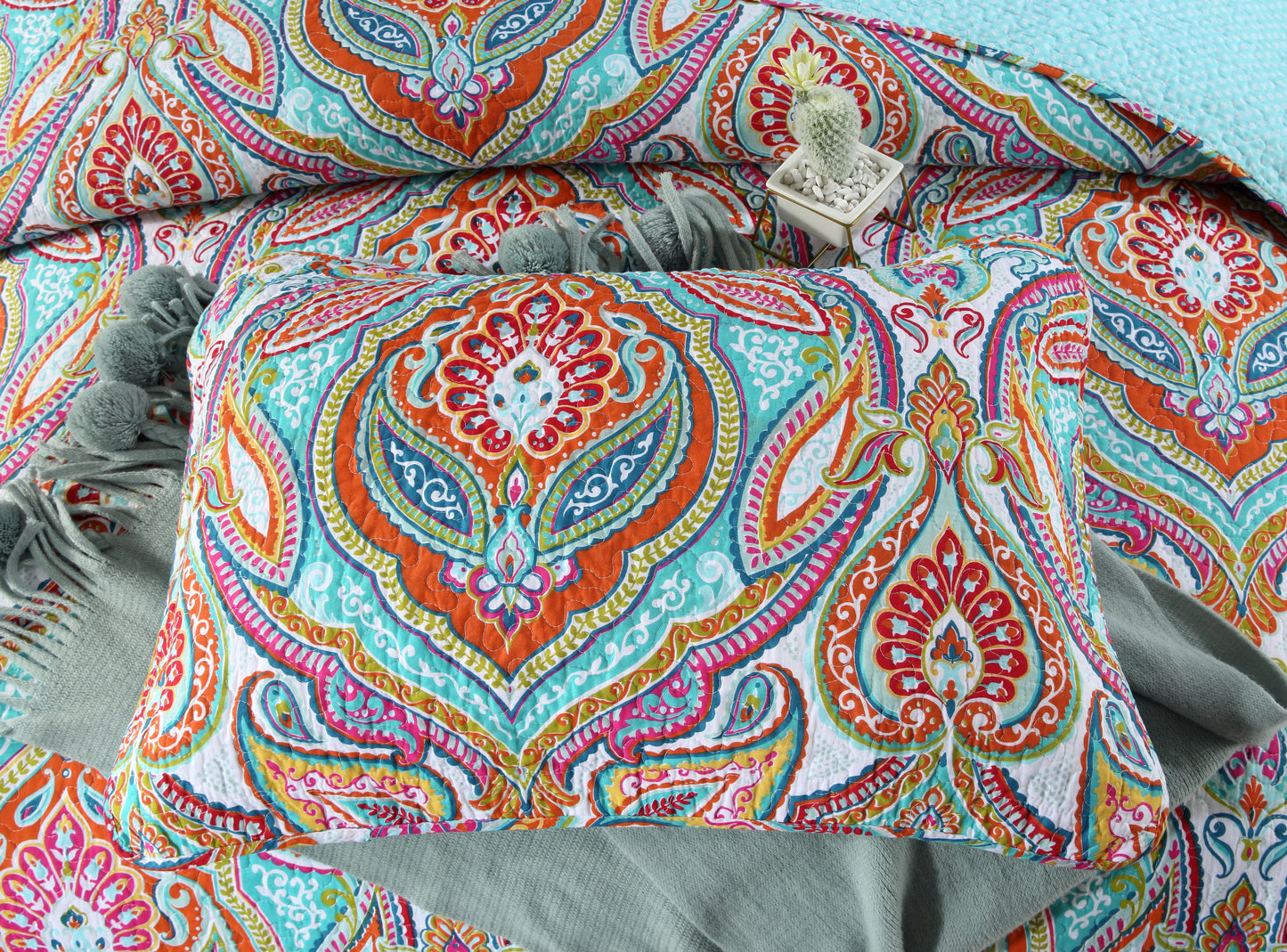 Pure Cotton European Gorgeous Floral Pattern 3 Pieces Quilt Set with 2 Pillowcases