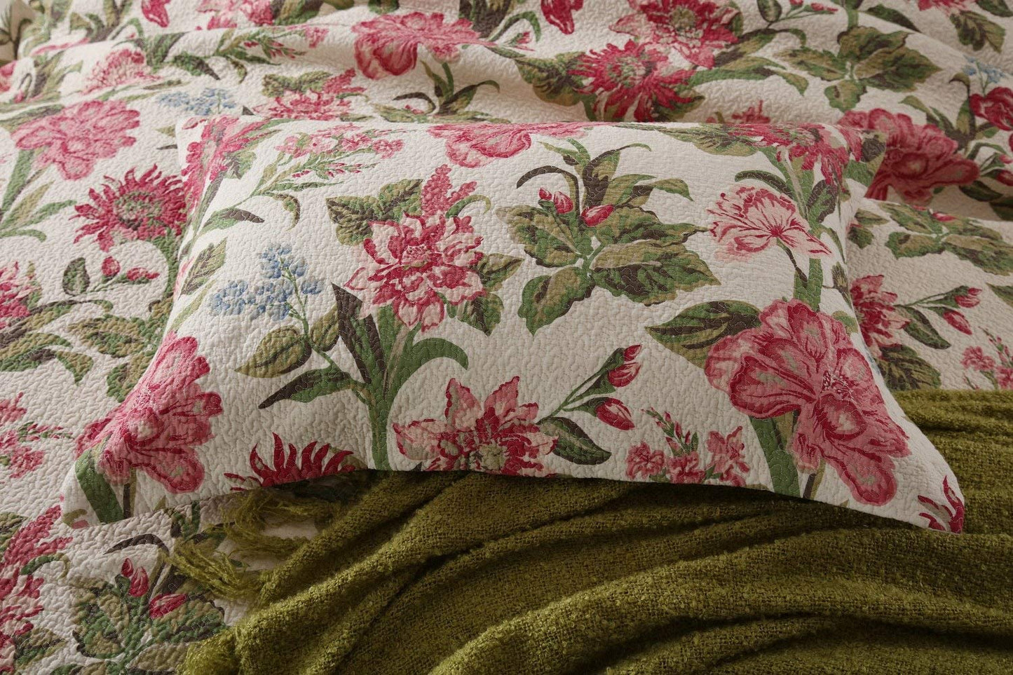 Pure Cotton Red Flower Green Leaves Prints 3 Pieces Reversible Quilt Set with 2 Pillowshams