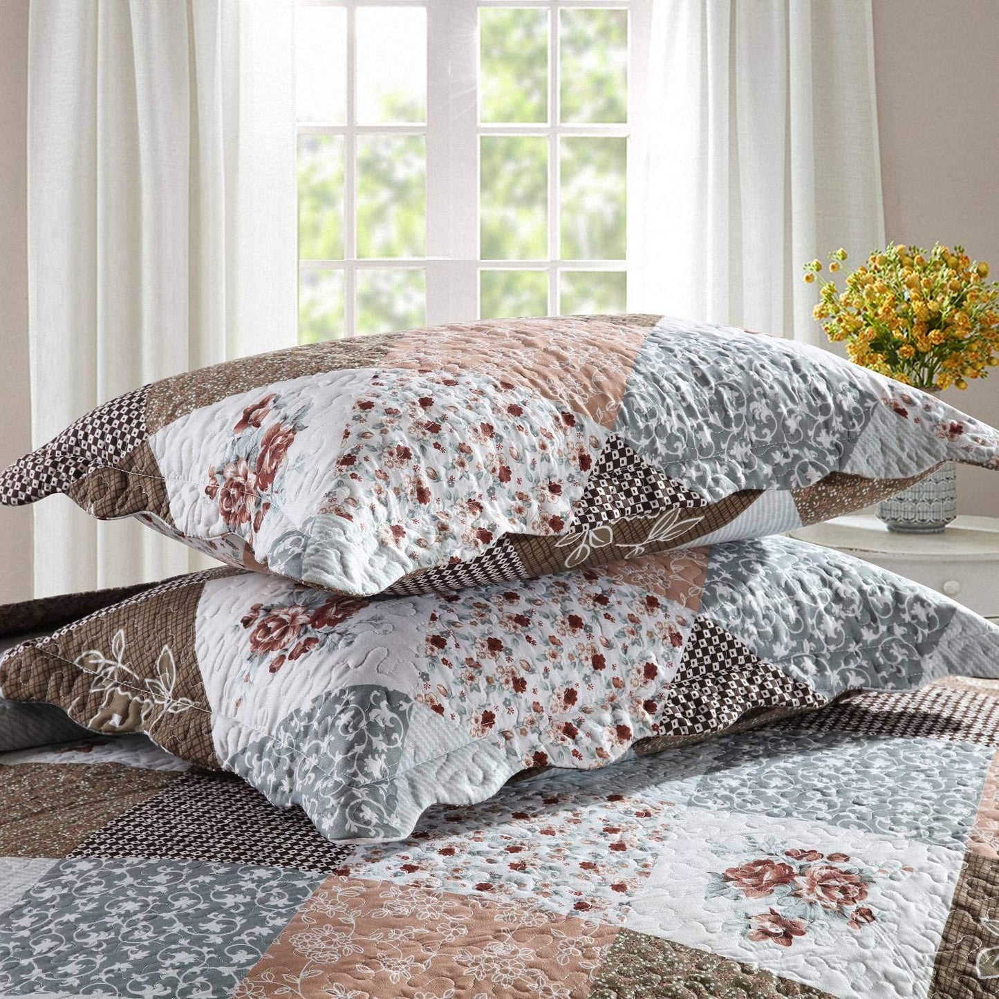Floral Patchwork 3 Pieces Quilt Set with 2 Pillowcases