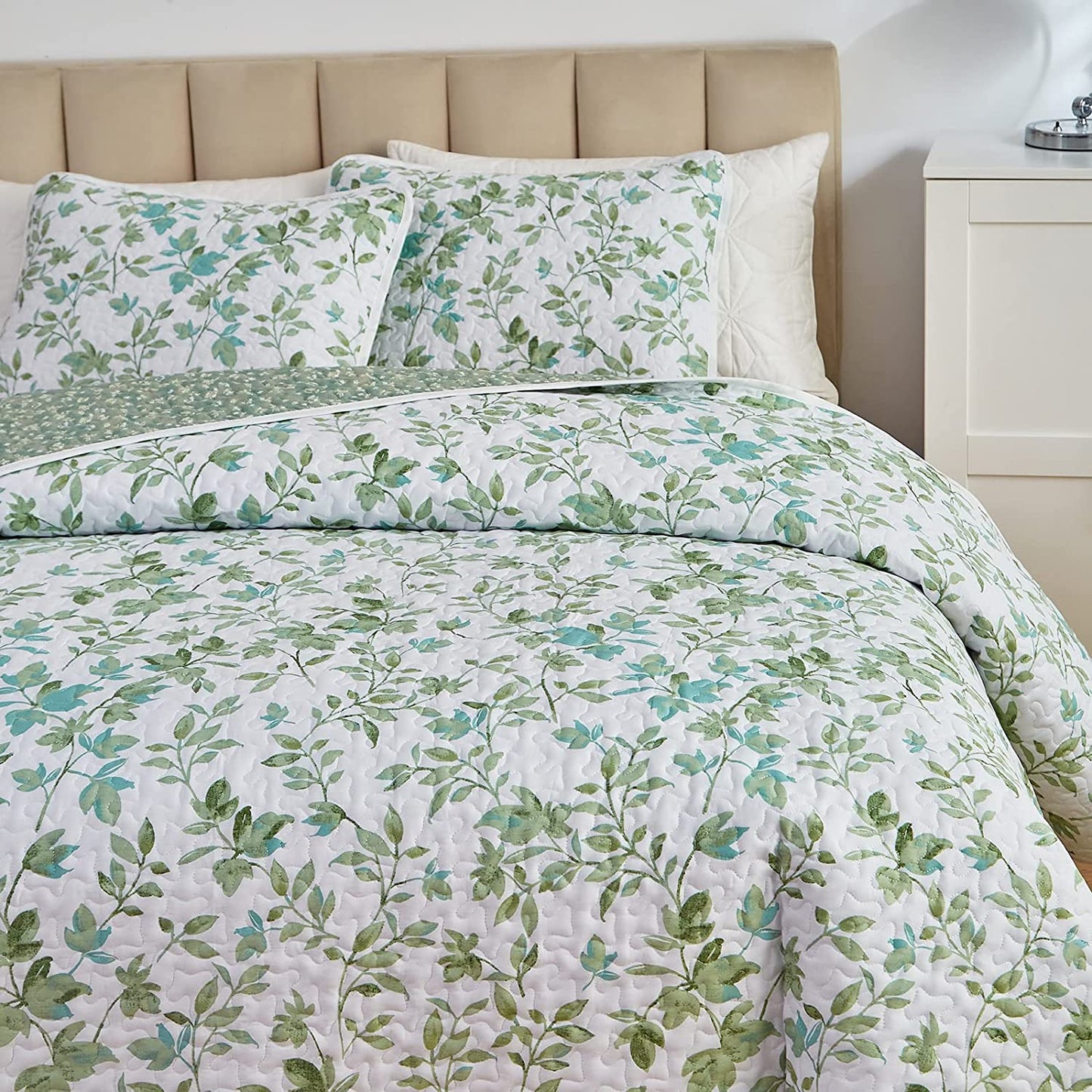 Botanical Green and White Quilt Set 3 Pieces Leaves Reversible Bedding Set with 2 Pillowcases