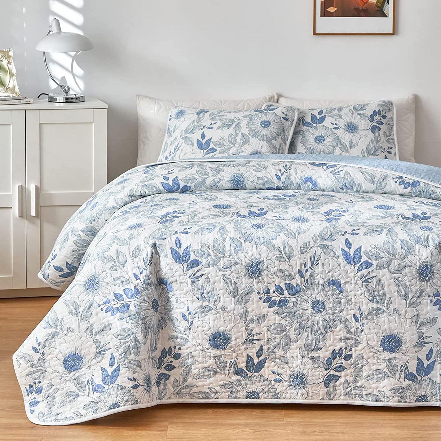 Floral Cotton Quilt Set 3 Pieces Light Blue Flowers on White Botanical Design Bedding Set