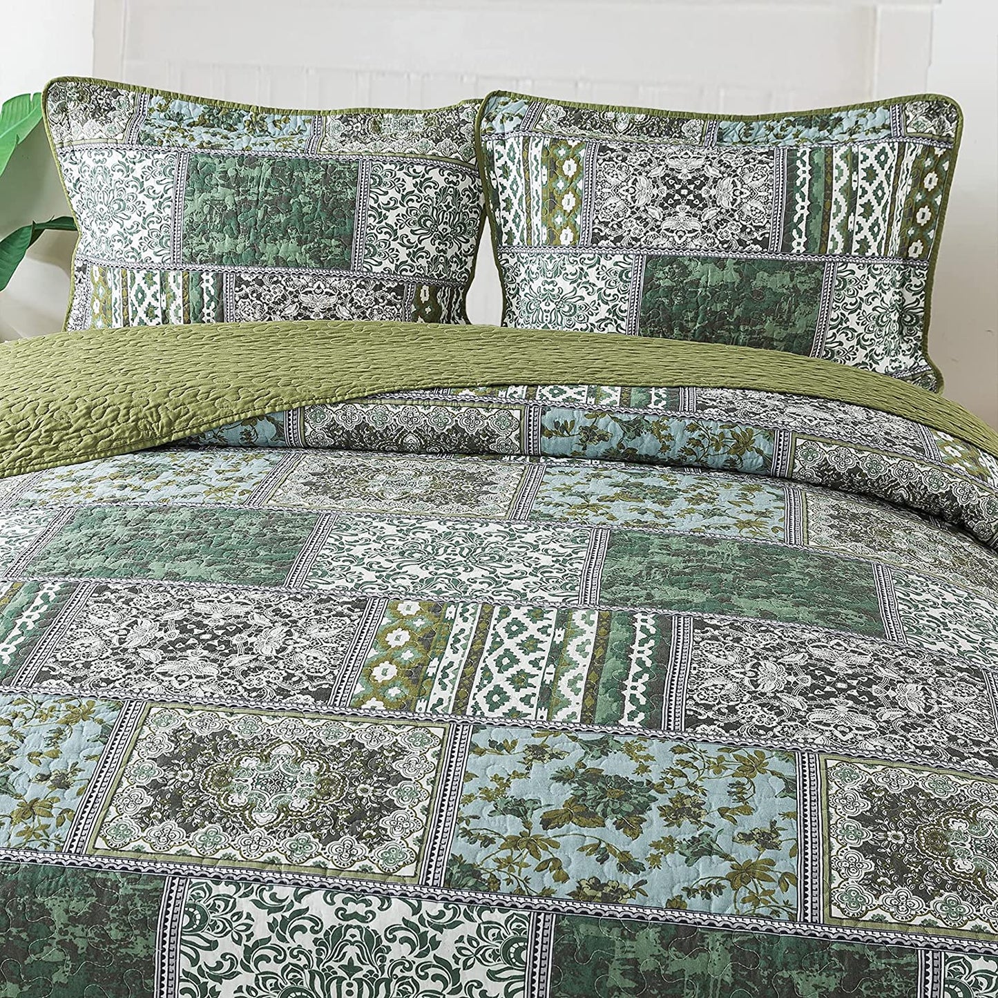 Pure Cotton Green Classic Bohemian Reversible Patchwork Quilt Sets 3 Pieces Coverlet Set with 2 Pillowcases