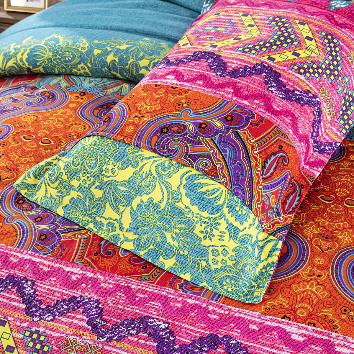 Red Boho Floral Mandala Printed Comforter Set with 2 Pillowcases