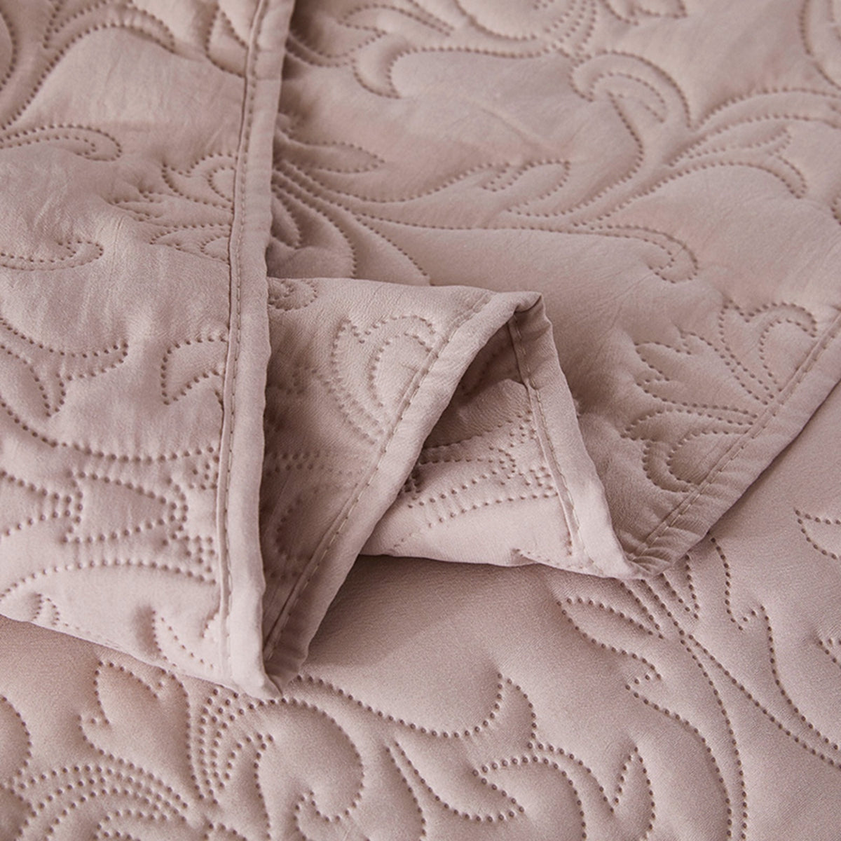 Pure Cotton Pink Embossing Patterns 3 Pieces Quilt Set with 2 Pillowcases