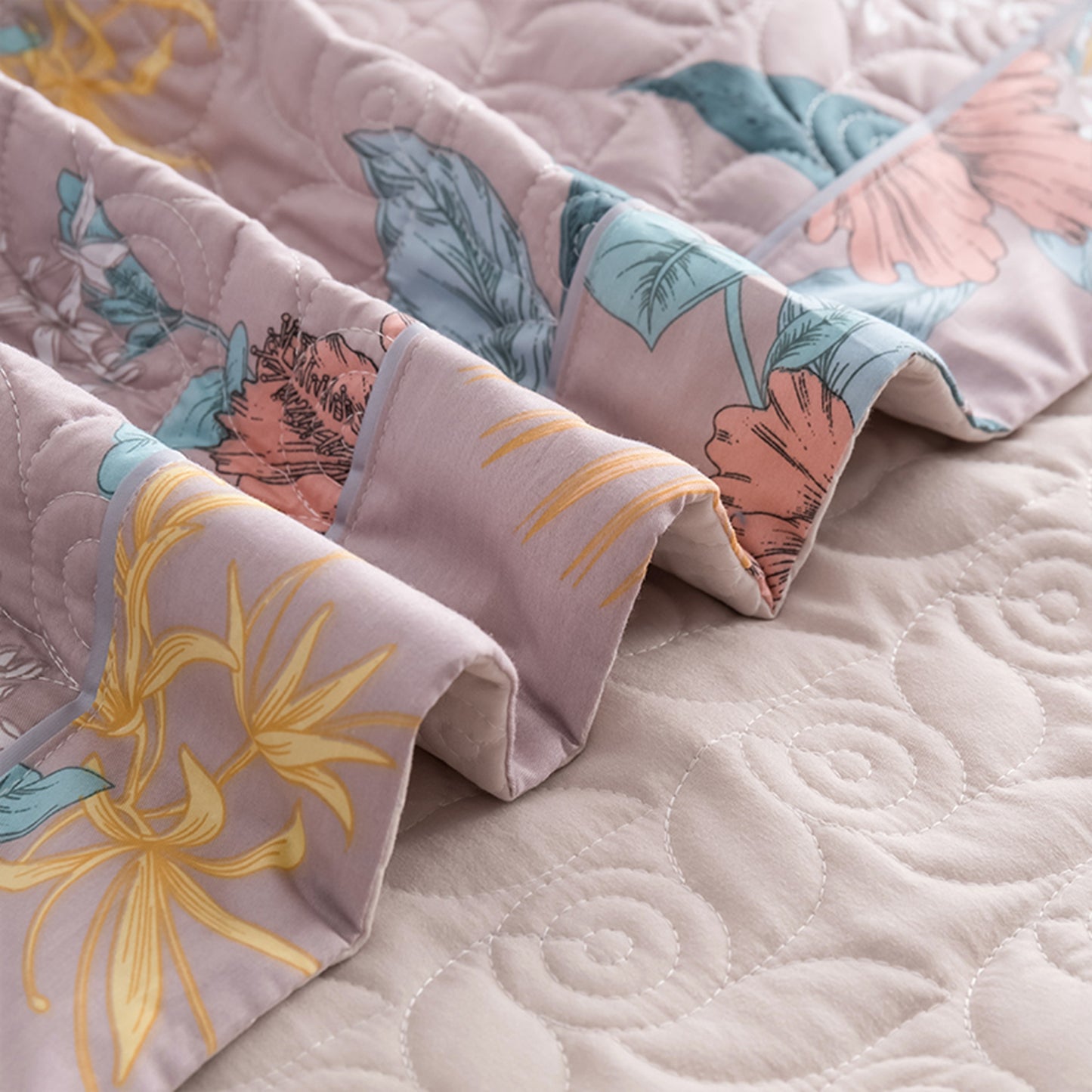 Pure Cotton Pink Floral Pattern 3 Pieces Quilt Set with 2 Pillowcases