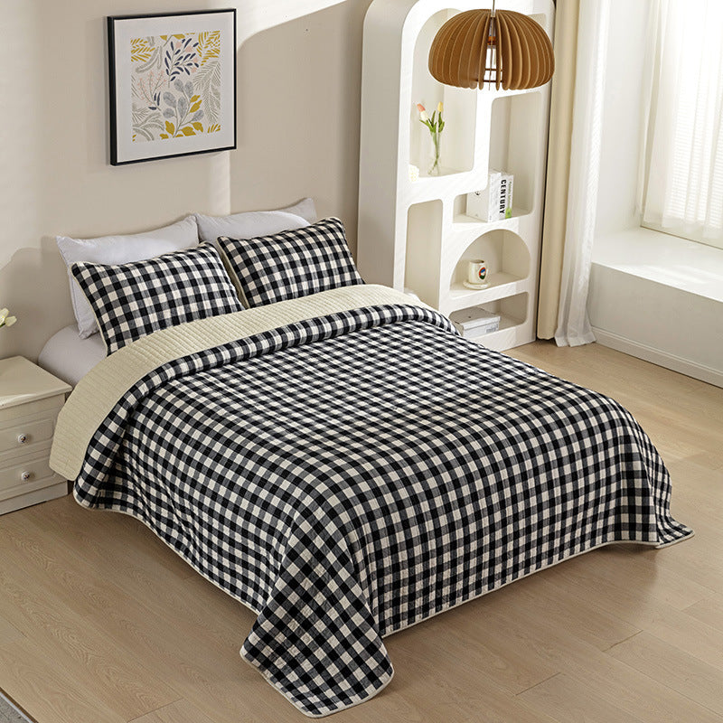 Pure Cotton Classic Black And White Check 3 Pieces Quilt Set with 2 Pillowcases