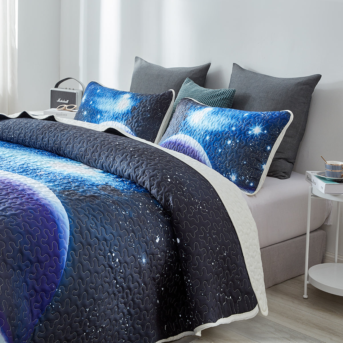 Stars and Moon Pattern 3 Pieces Quilt Set with 2 Pillowcases