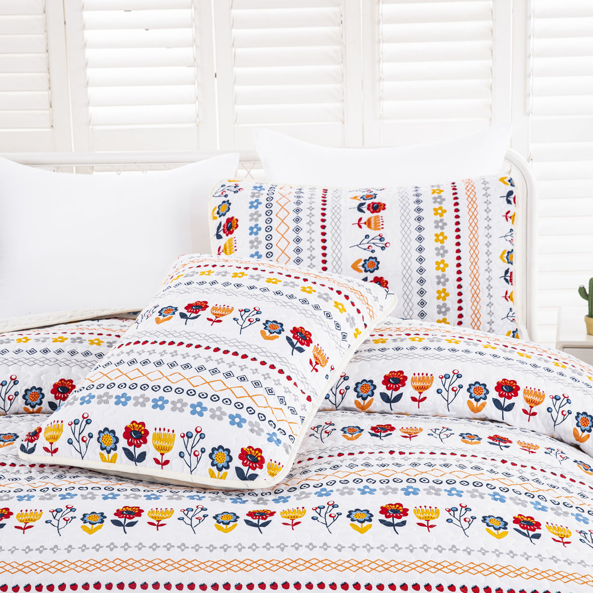 Coloured Floret Pattern 3 Pieces Quilt Set with 2 Pillowcases