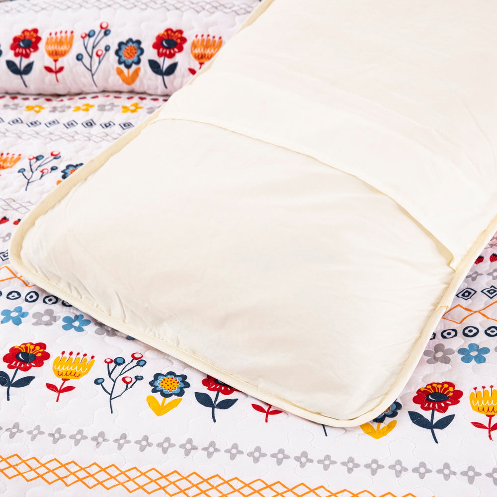 Coloured Floret Pattern 3 Pieces Quilt Set with 2 Pillowcases