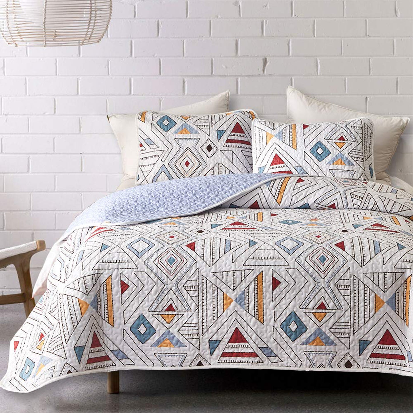 Triangular Geometric Pattern 3 Pieces Quilt Set with 2 Pillowcases