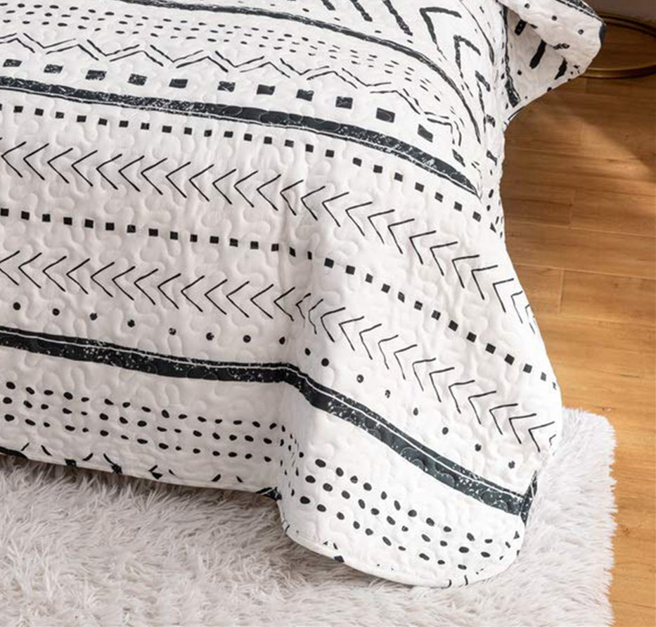 Dotted Stripe Bohemian Style 3 Pieces Quilt Set with 2 Pillowcases