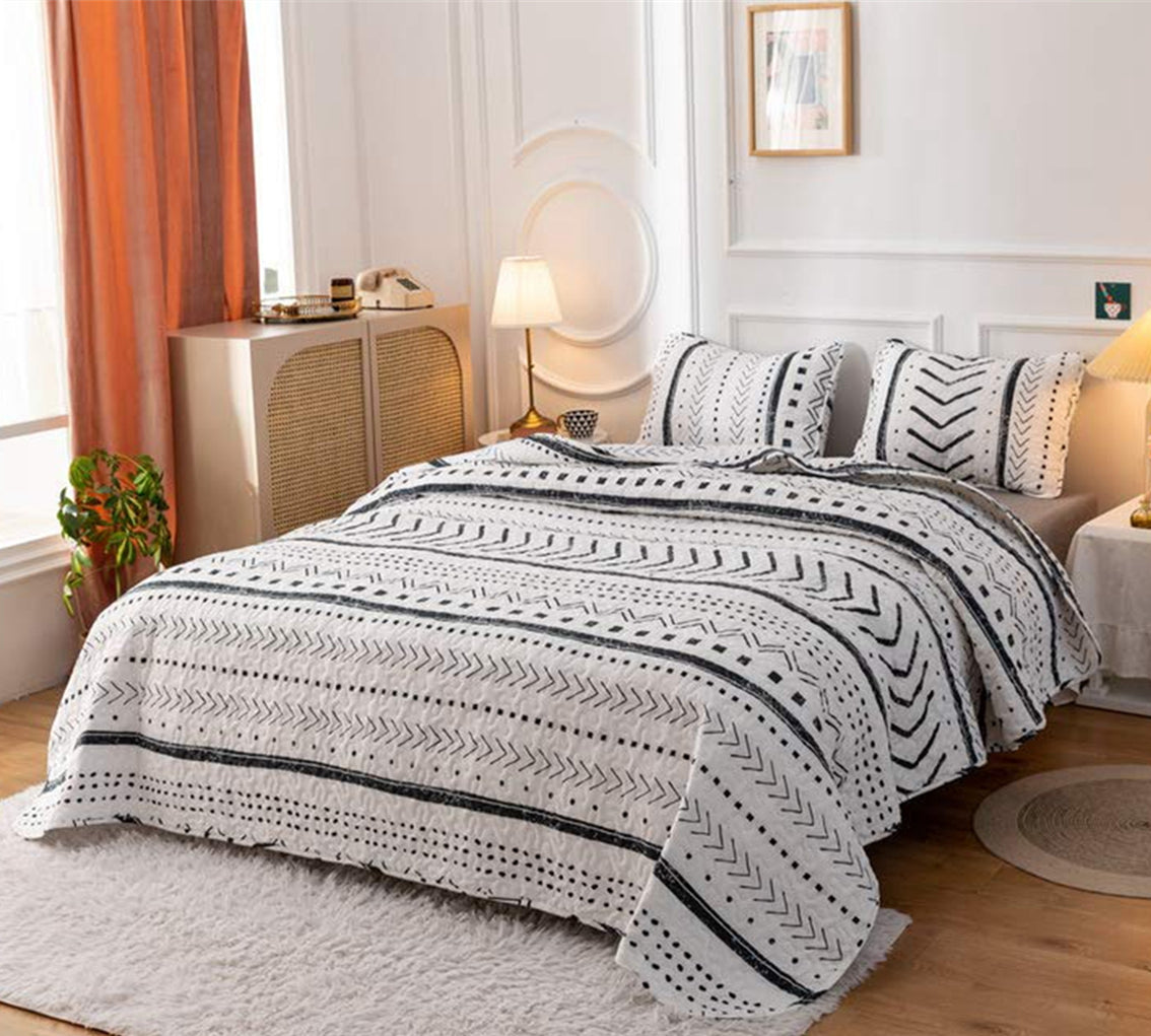 Dotted Stripe Bohemian Style 3 Pieces Quilt Set with 2 Pillowcases