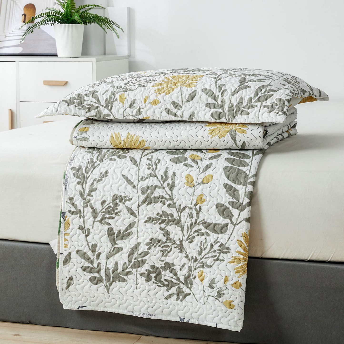 Yellow Flowers Quilt Set 3 Pieces Botanical Reversible Coverletes Set with 2 Pillowcases
