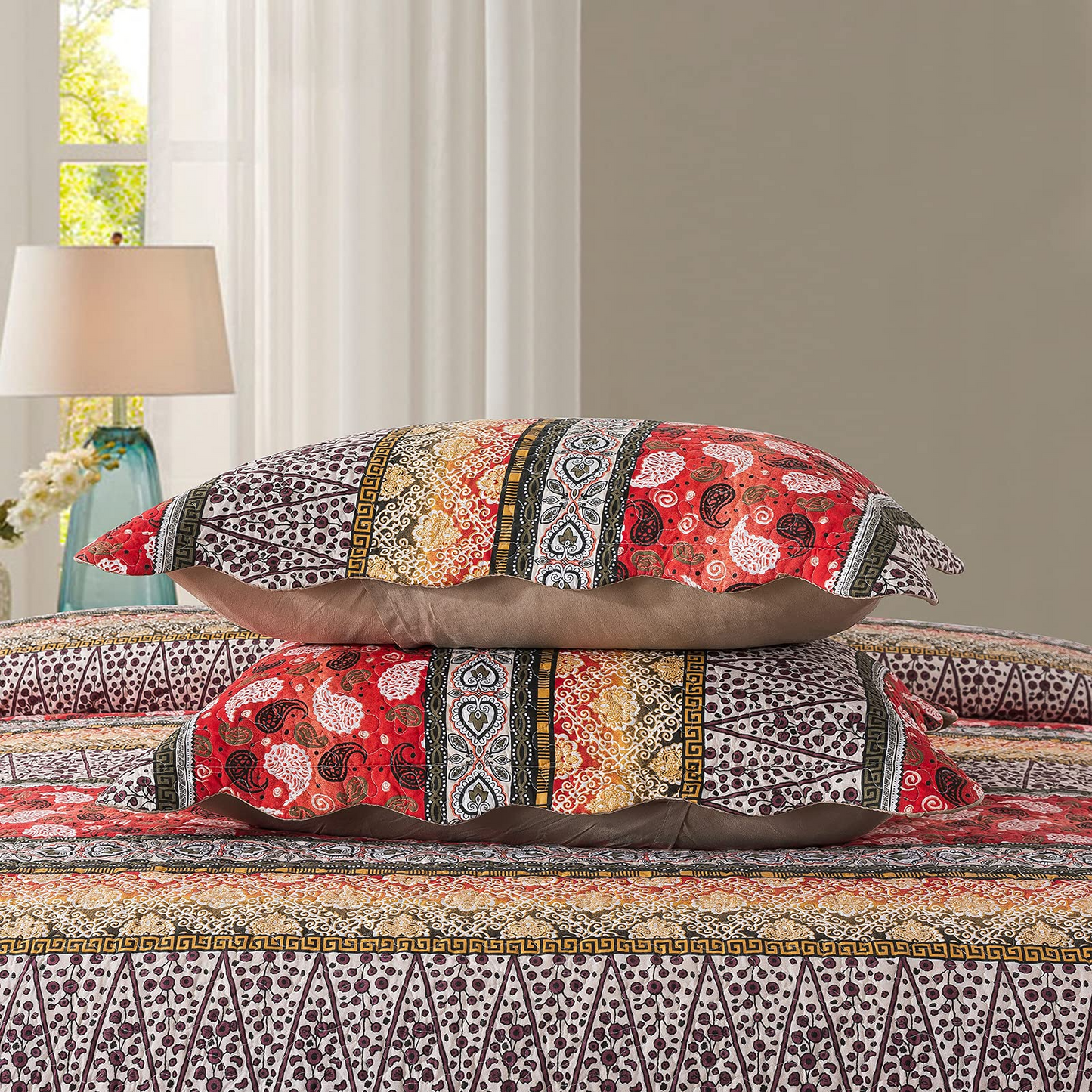 Red Bohemian Style Reversible 3 Pieces Quilt Set with 2 Pillowcases