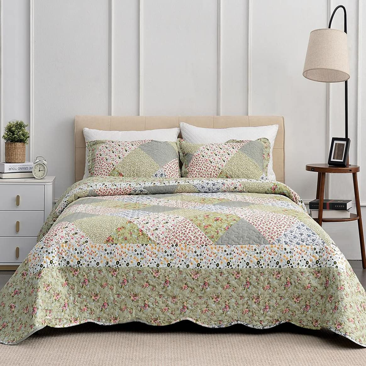 Bohemian Flower Stitching 3 Pieces Quilt Set with 2 Pillowcases