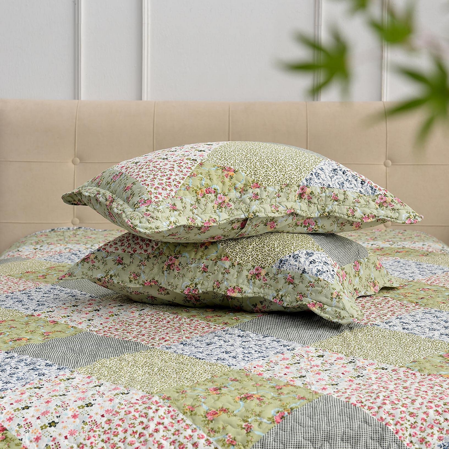 Bohemian Flower Stitching 3 Pieces Quilt Set with 2 Pillowcases