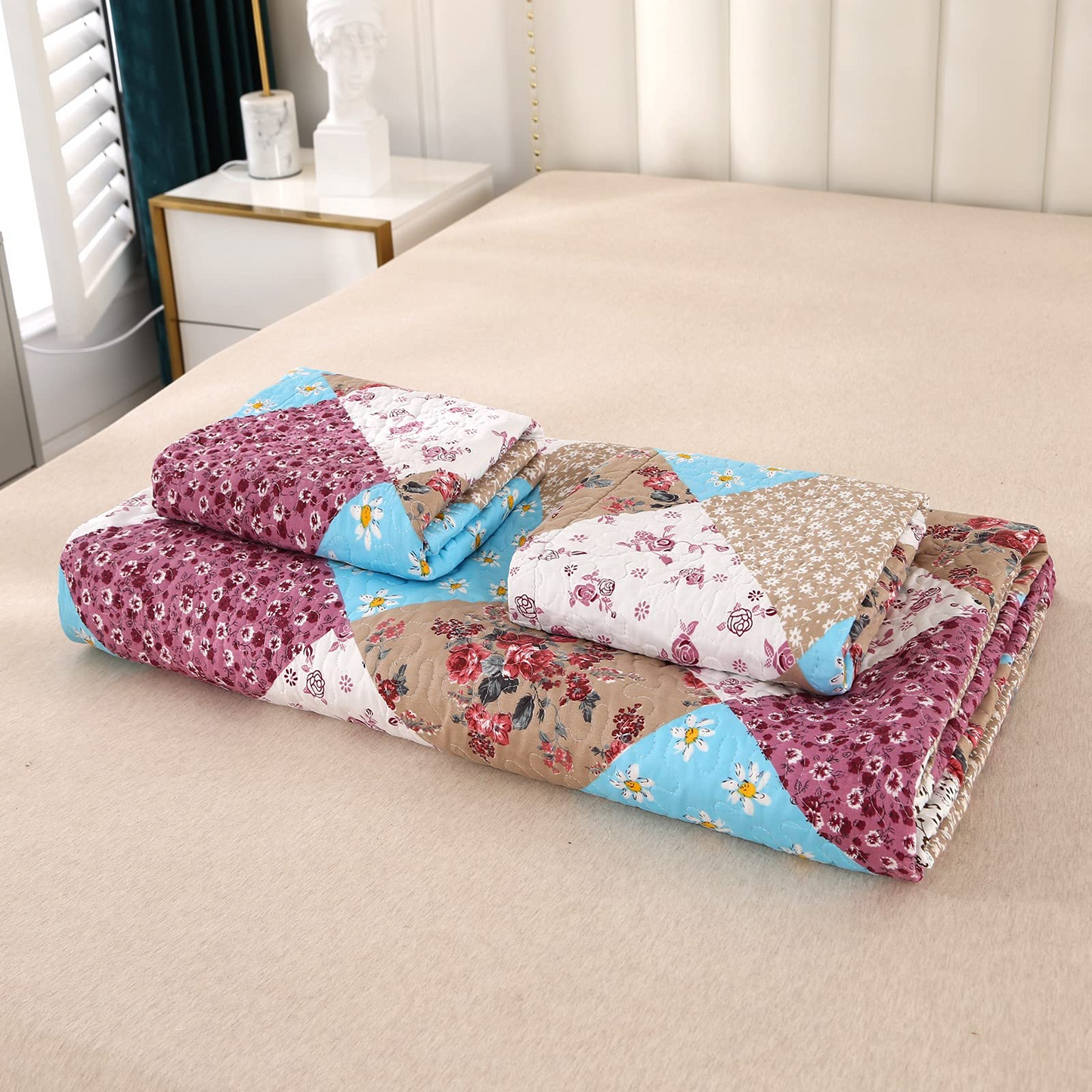 Bohemian Style Floral Patchwork Reversible 3 Pieces Quilt Set with 2 Pillowcases