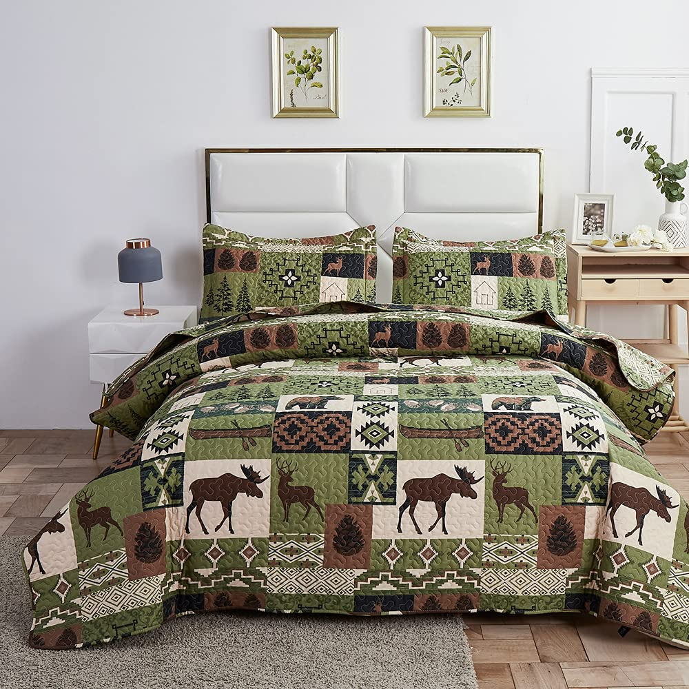 Green Animal Pattern 3 Pieces Quilt Set with 2 Pillowcases