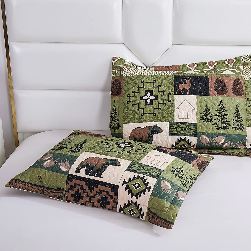 Green Animal Pattern 3 Pieces Quilt Set with 2 Pillowcases
