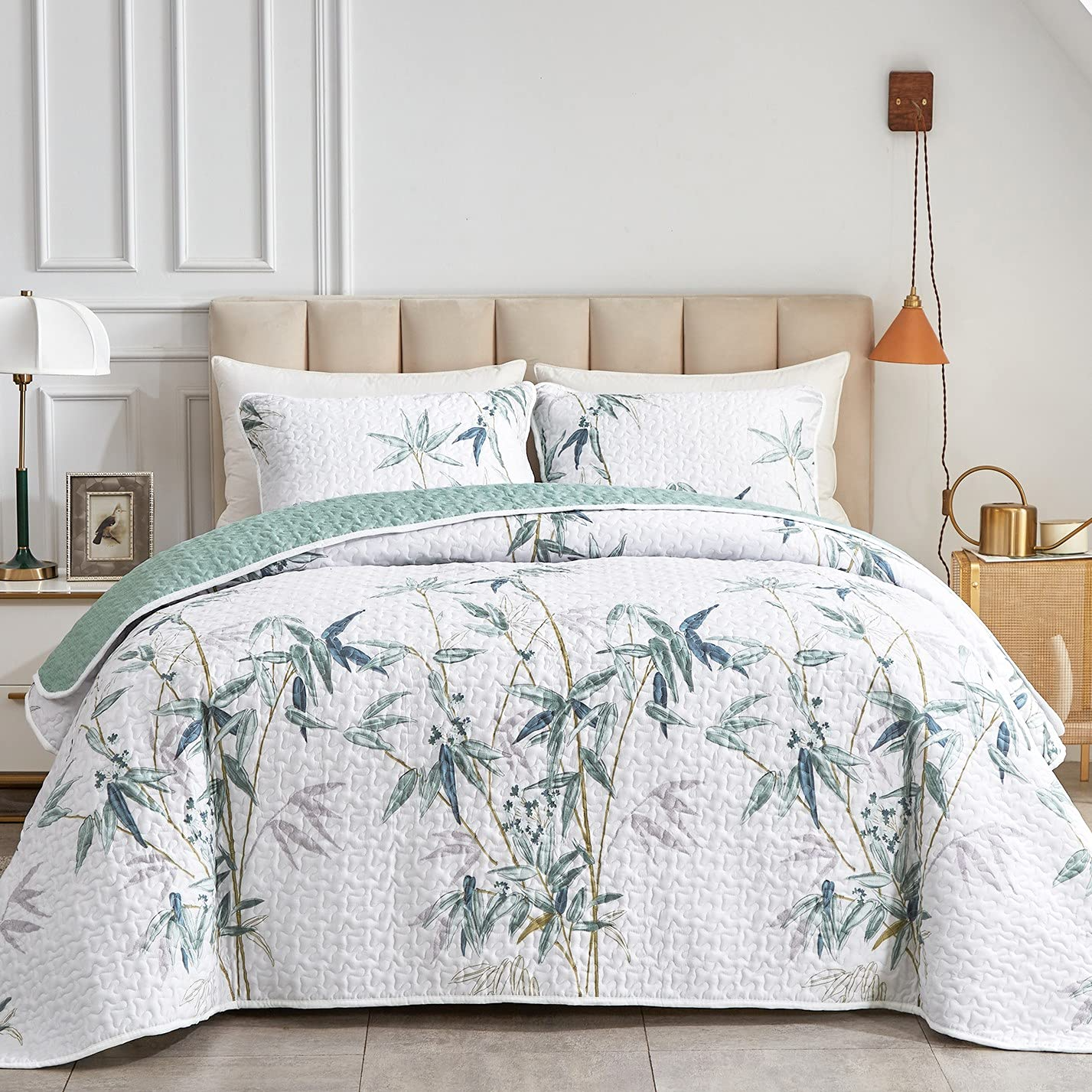 Green Leaves Printed on White Reversible Botanical Bedspread 3 Pieces Quilt Set with 2 Pillowshams