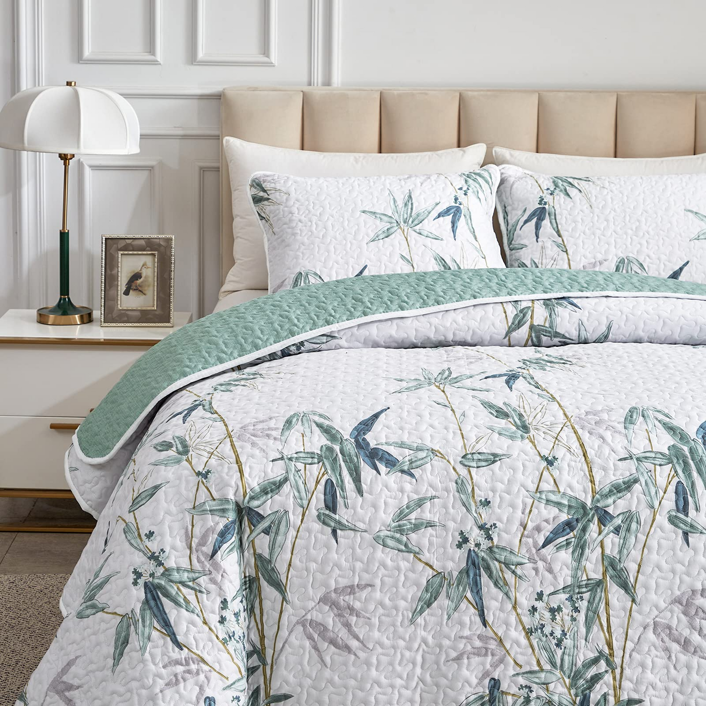 Green Leaves Printed on White Reversible Botanical Bedspread 3 Pieces Quilt Set with 2 Pillowshams