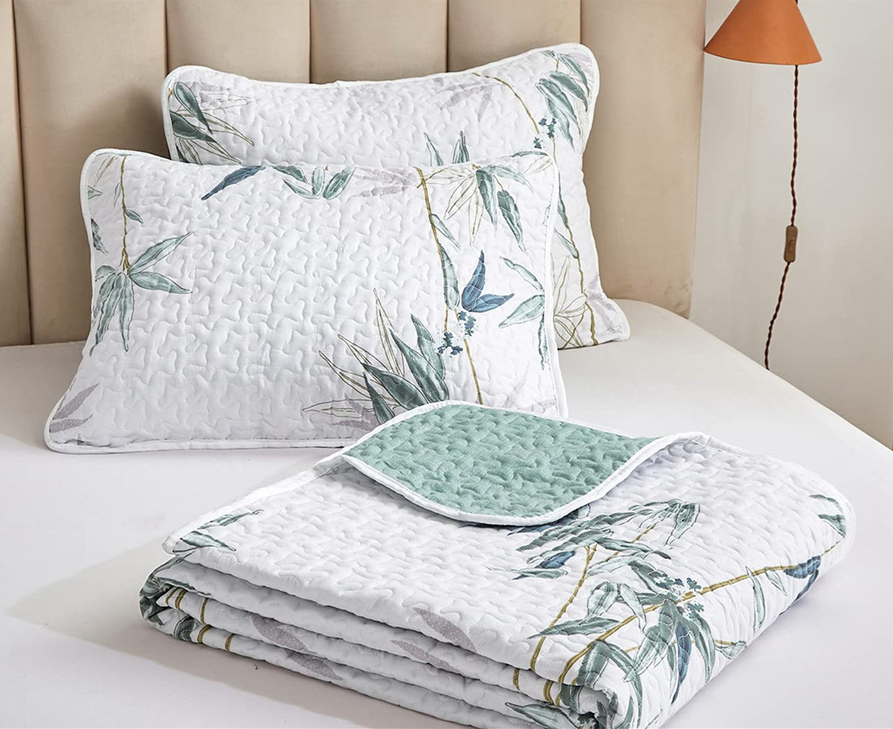 Green Leaves Printed on White Reversible Botanical Bedspread 3 Pieces Quilt Set with 2 Pillowshams