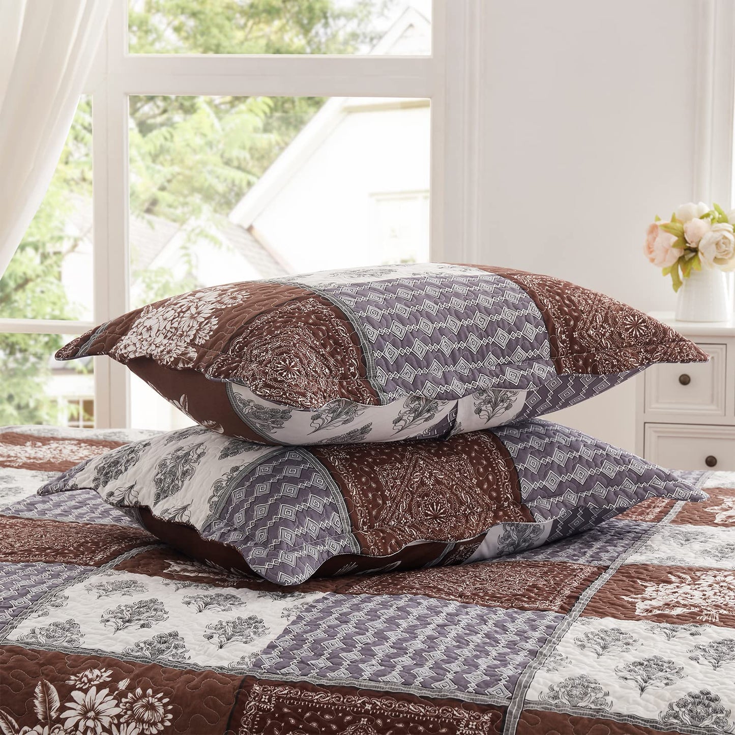 Brown Floral Patchwork 3 Pieces Quilt Set With 2 Pillowcases