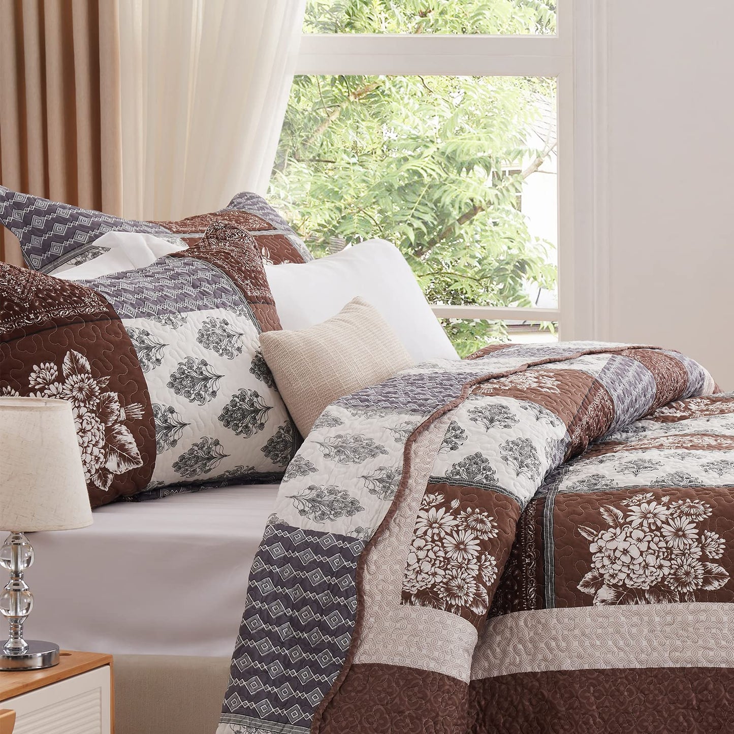 Brown Floral Patchwork 3 Pieces Quilt Set With 2 Pillowcases