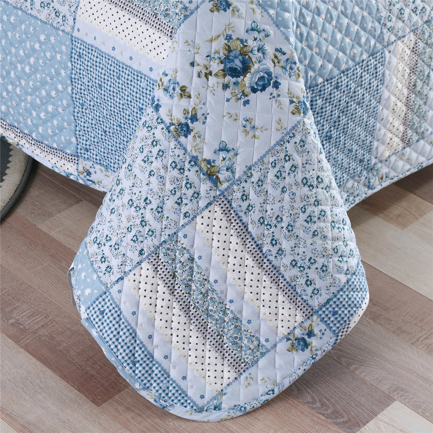 WongsBedding Blue Floral Patchwork Quilt Bedspread Sets 3 Pieces Quilt Set With 2 Pillowshams