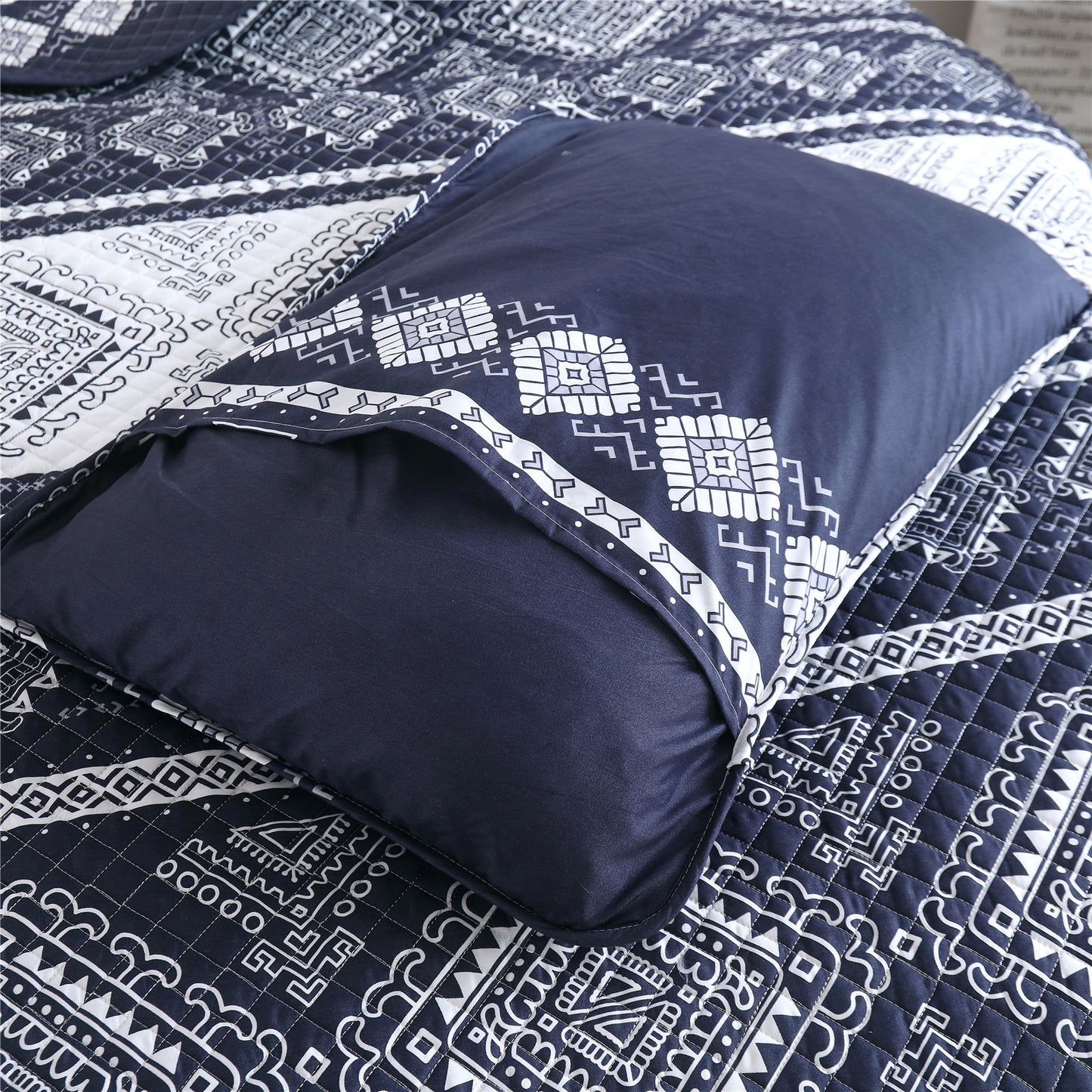 Simple Geometric Pattern 3 Pieces Quilt Set with 2 Pillowcases