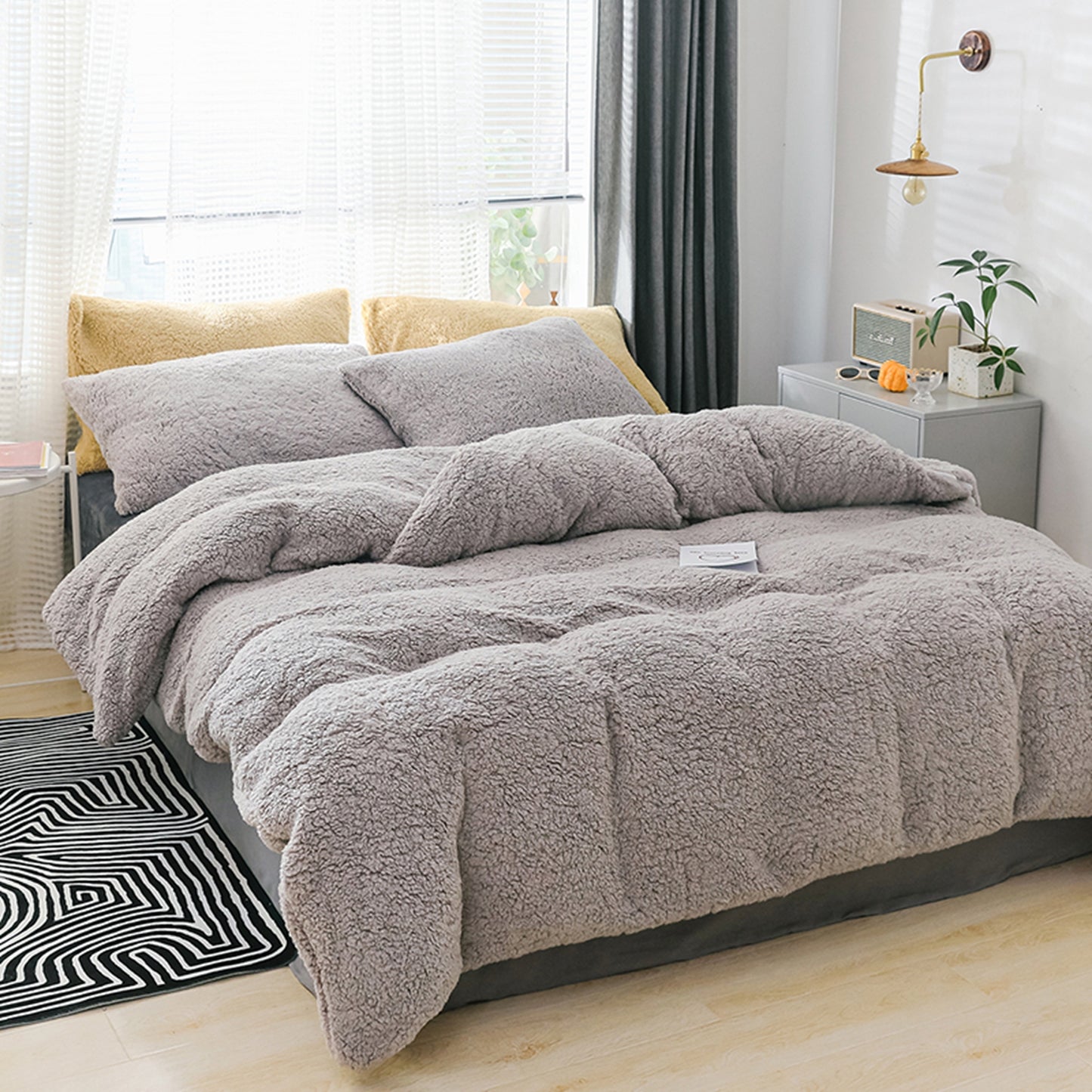 Grey Duvet Cover Set With 2 Pillow Cases